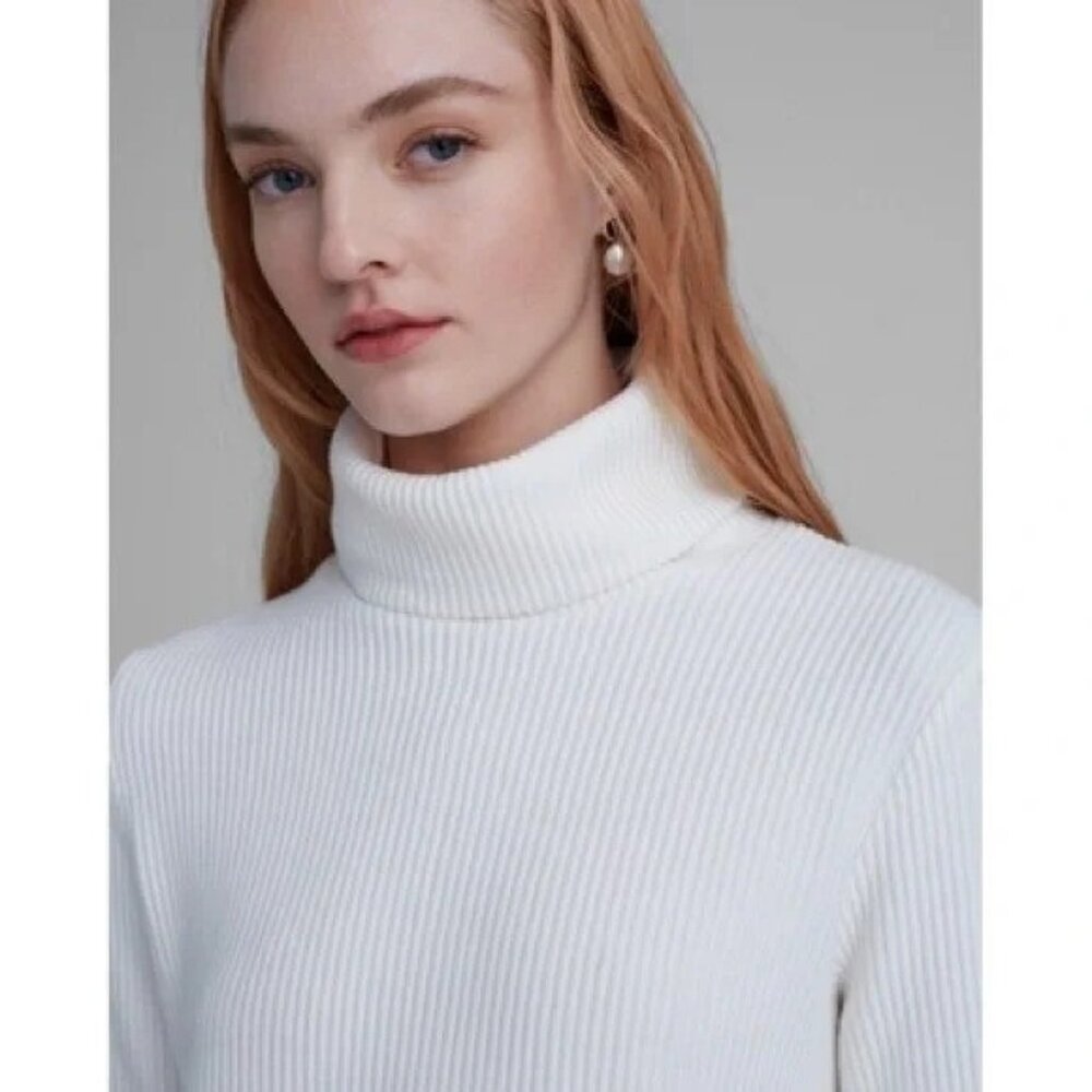 Club Monaco White Turtleneck s